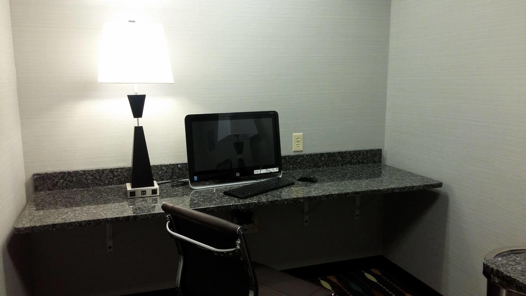 Western Boardman Inn&suites